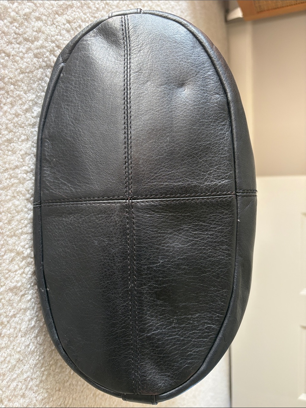 Black Leather Hobo Shoulder Bag - Classic Everyday Style - Picture 2 of 6